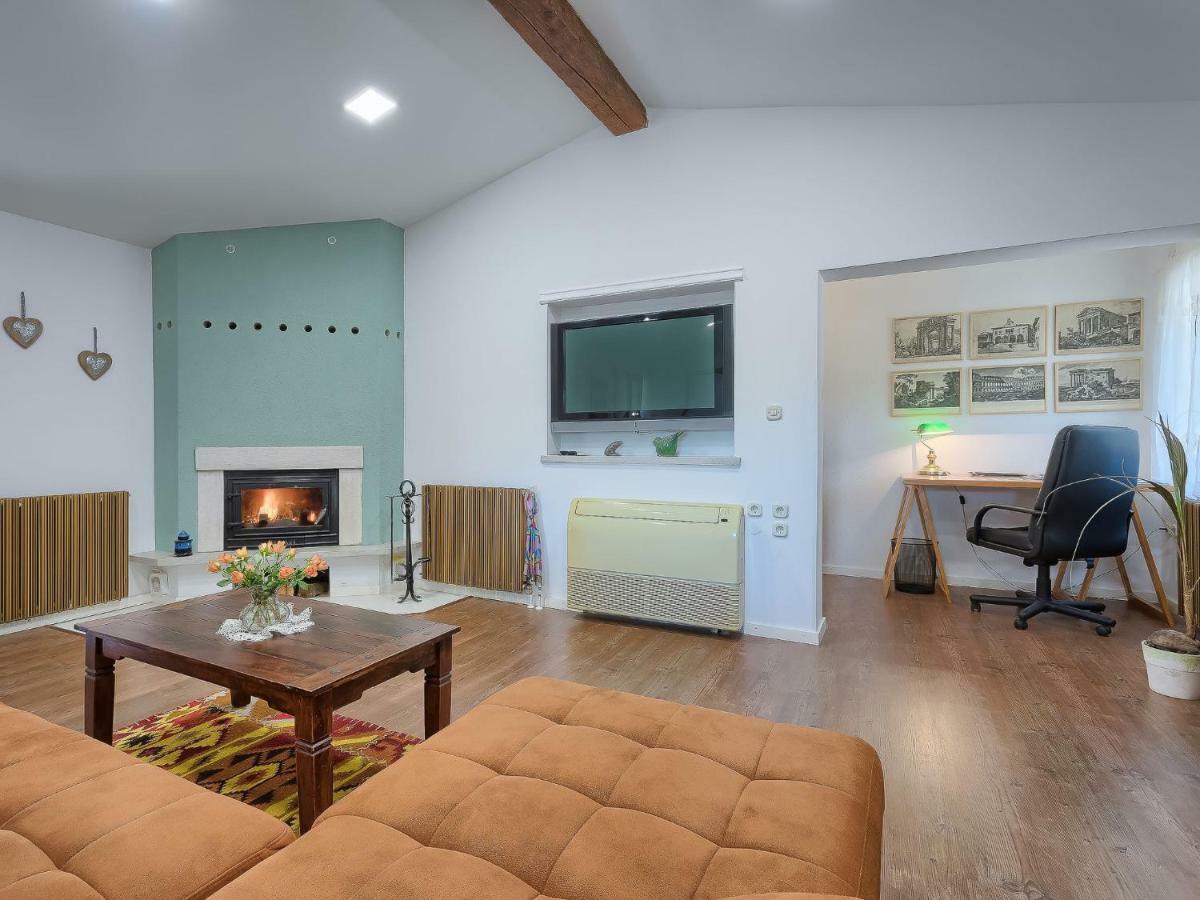 Holiday Home Country House D&D By Interhome Пула Экстерьер фото